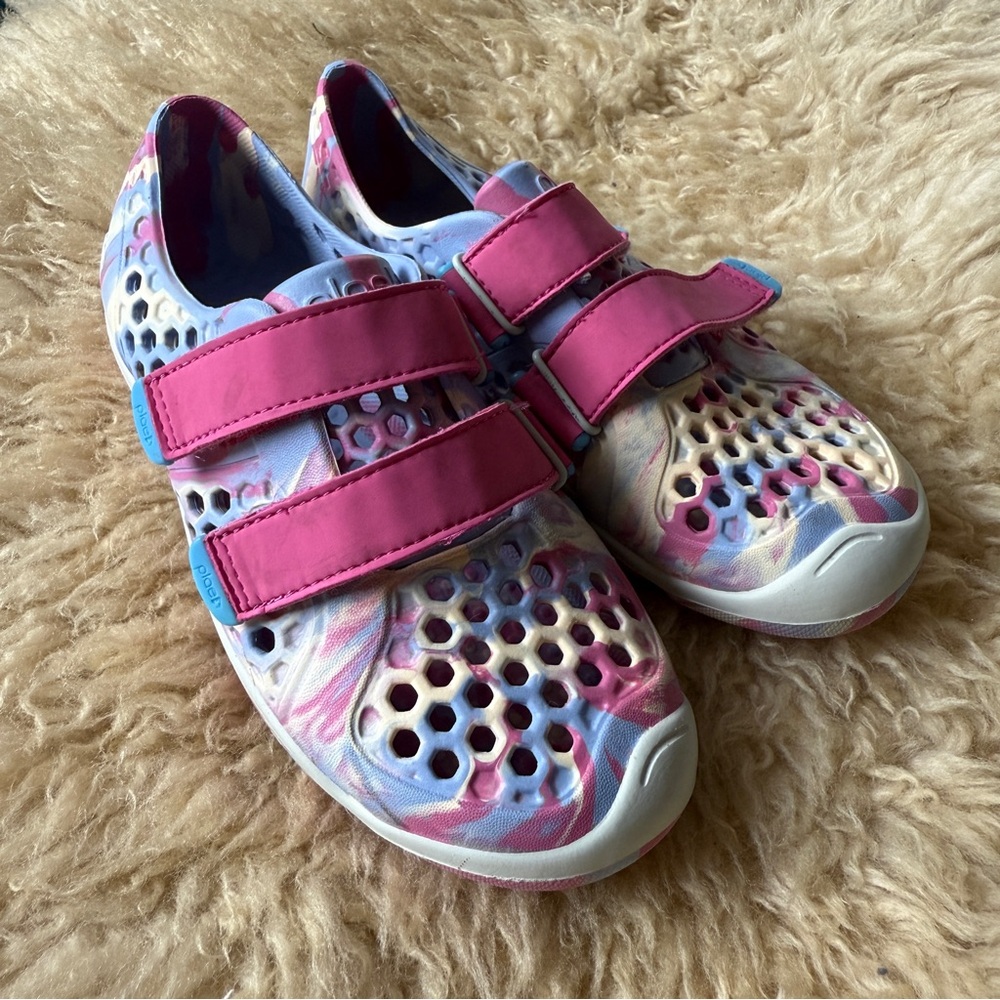 PLAE Kids Water Shoes in Pink, Light Blue, White